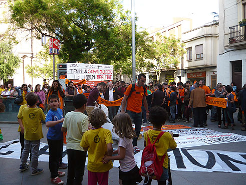 06/05/14 : Concentració contra la potinada de no atorgar l'ateneu popular a L'Harmonia