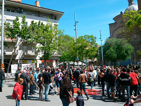 26/04/14 : Concentració contra la potinada de no atorgar l'ateneu popular a L'Harmonia