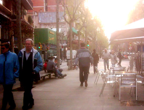 taules i cadires de restauradors aprofitats i desconsiderats amb els seus veïns a La Rambla