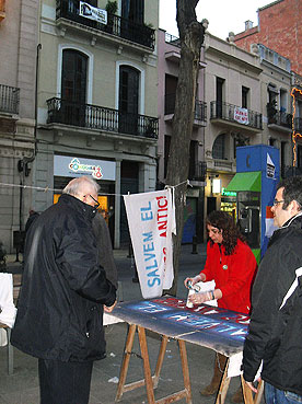 veïnat a Plaça Comerç