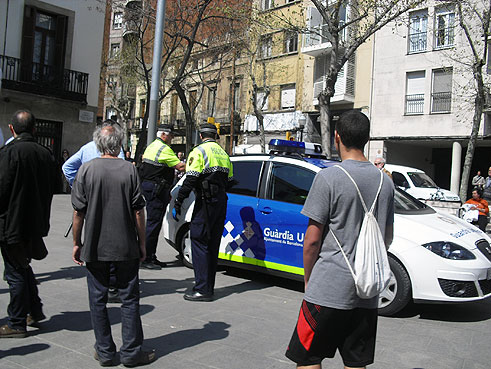 incidents a Plaça Orfila sobre quarts de dues del migdia